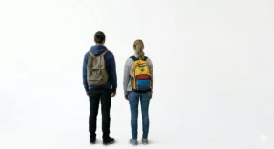 Il y a deux élèves.