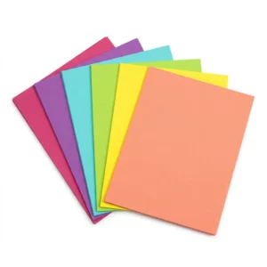 Il y a six feuilles (de papier)